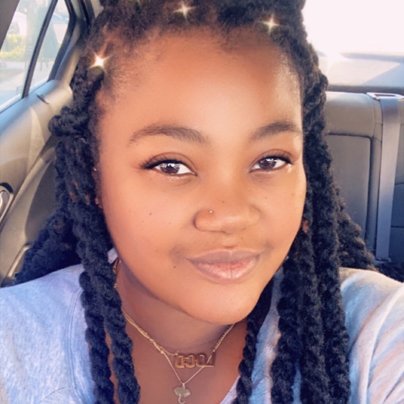 Meet your Posher, Gabrielle - Picture 1 of 1